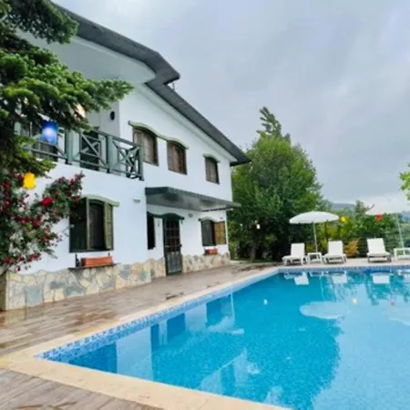 Chalet Mersin Oezel Havuzlu Jakuzili Sinap Erdemli